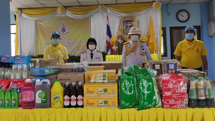 ‘ในหลวง’ พระราชทานสิ่งของและเวชภัณฑ์แก่ผู้สูงอายุตามสถานสงเคราะห์ต่างๆ