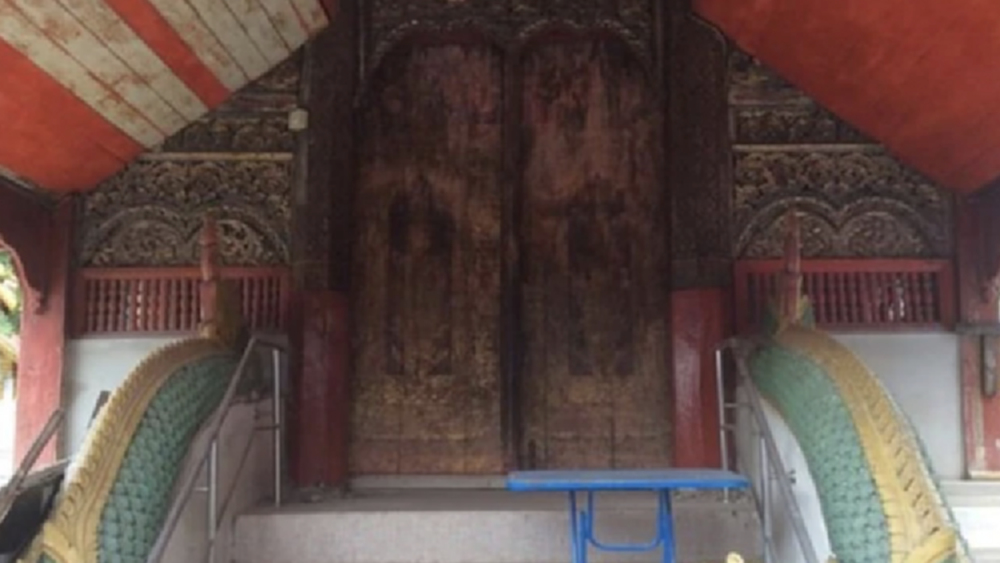 กรมศิลป์ เร่งฟื้นฟูลายบานประตูวิหารวัดหมื่นล้าน 