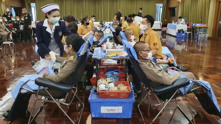ข้าราชบริพารหน่วยราชการในพระองค์ พร้อมใจบริจาคโลหิต ถวายเป็นพระราชกุศลแด่ในหลวง รัชกาลที่ 10