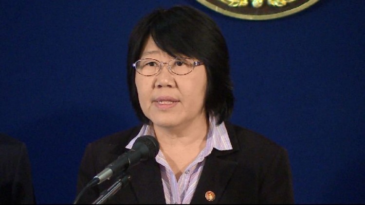 อดีต ส.ว. บุกสภา ยื่นขอเอกสารบันทึกการประชุมคดี 'บอส อยู่วิทยา'