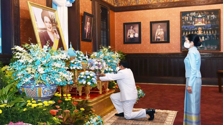 ปชช.ทั่วสารทิศหลั่งไหล ร่วมลงนามถวายพระพร พระพันปีหลวง