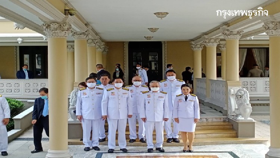 ในหลวงทรงพระราชทานกำลังใจ ครม.ประยุทธ์ 2/2  มีพลังทำสิ่งถูกต้องเพื่อความสุขของประชาชน