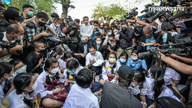 'รมว.ศธ.' รับฟังความคิดเห็นนร. ให้สัญญาไม่มีครูคุกคาม 'นักเรียนเห็นต่าง'