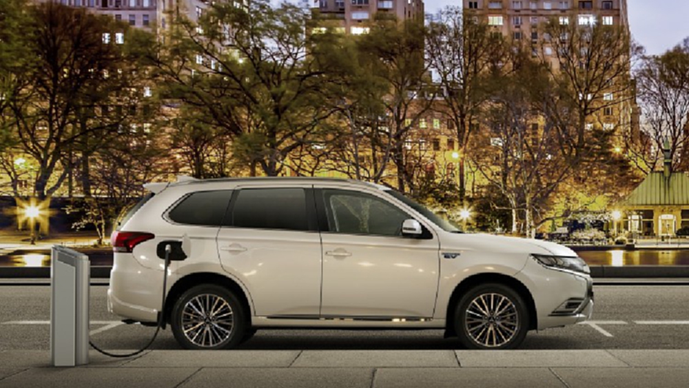 มิตซูบิชิ ยัน เปิดตัว  'Outlander PHEV' ปีงบฯ นี้