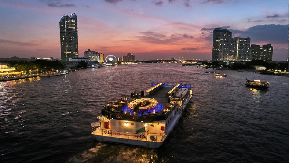 ‘ล่องเรือหรู...ดูสายน้ำ’ ดินเนอร์กับคนรู้ใจ