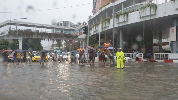 สั่งตร.จราจรทุกพื้นที่ อำนวยความสะดวก-ดูแลเส้นทางสัญจรหนาแน่น