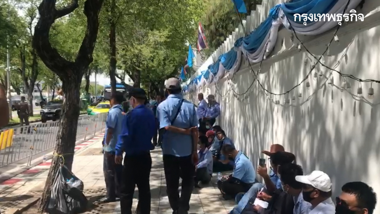 'ม็อบแท็กซี่' ชุมนุมหน้าทำเนียบฯ ยื่น 6 ข้อเรียกร้องถึง รบ.