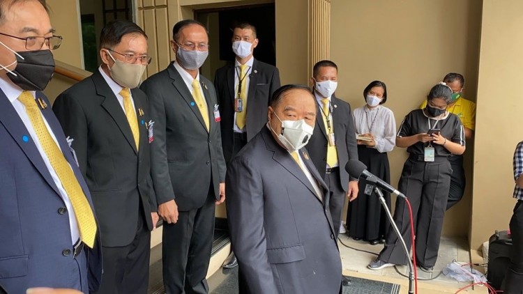 'บิ๊กป้อม' จ่อเรียกคุย ส.ส.พรรค ดูภาพโป๊กลางสภาฯ