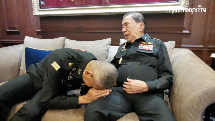 'พ่อจิ๋ว' ดอดพบ 'หลานแดง' ชื่นชมได้ 'เลือดพ่อ เลือดอา'