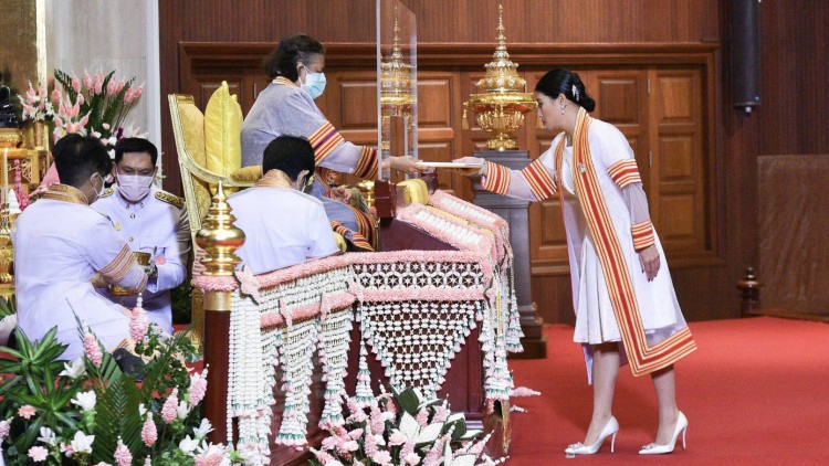 ‘กรมสมเด็จพระเทพ’ พระราชทานปริญญาบัตรศิลปกรรมศาสตรดุษฎีบัณฑิตกิตติมศักดิ์ ‘เจ้าฟ้าสิริวัณณวรี’