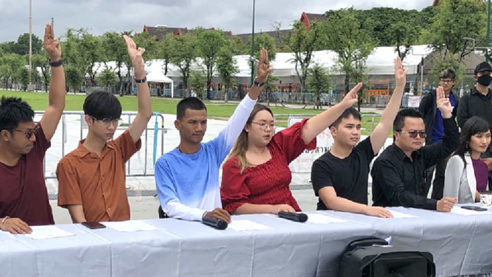 'ม็อบ3นิ้ว'ลั่นชุมนุมค้างคืน'14ตุลาฯ' ชู3ข้อเรียกร้องไล่'รัฐบาล'