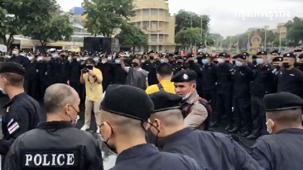 จับม็อบอนุสาวรีย์ ปชต. คุมตัว ตชด.ภาค 1 ปทุมธานี