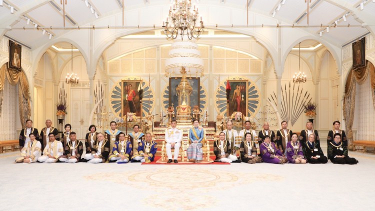 มรภ. 39 แห่ง เข้าเฝ้าฯ ทูลเกล้าฯ ถวายชุดครุย และปริญญาดุษฎีกิติมศักดิ์ สมเด็จพระนางเจ้าฯ พระบรมราชินี