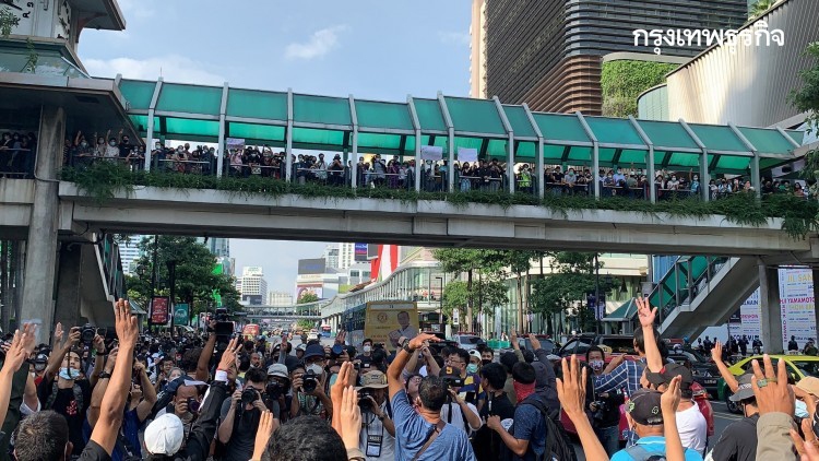 ม็อบเข้าพื้นที่แล้ว - เจ้าหน้าที่ผลักดัน - งดรวมตัวบนสกายวอร์ค