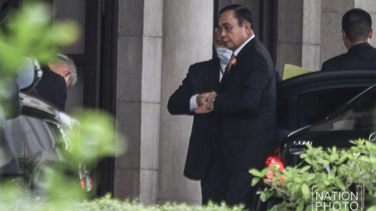 'บิ๊กตู่'นั่ง'เบนซ์'กันกระสุนคันเดิม มาทำงาน ก่อนนำถก 'ครม.นัดพิเศษ' 