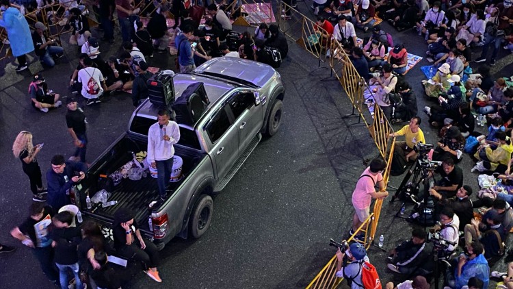 "ไมค์ ระยอง" ซัด "บิ๊กตู่-บิ๊กป้อม" เป็นข้าศึก-ตำรวจ ประกาศกระชับพื้นที่