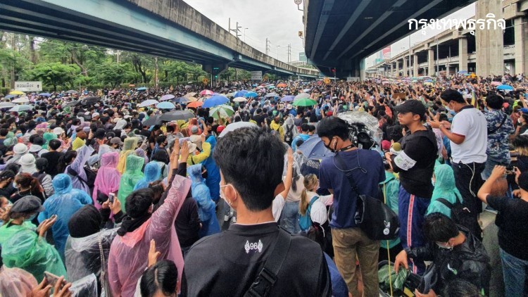 บรรยากาศม็อบดาวกระจาย รวมตัว3จุดกทม.