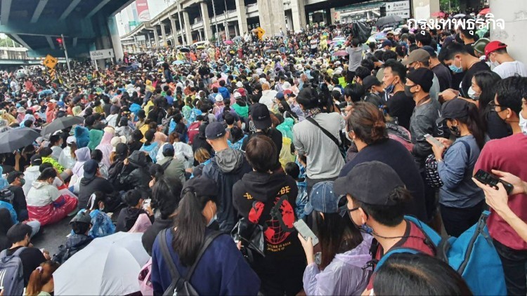 'ม็อบราษฎร' รวมตัว 'อนุสาวรีย์ชัยฯ' พร้อมดาวกระจาย 4 ภาค