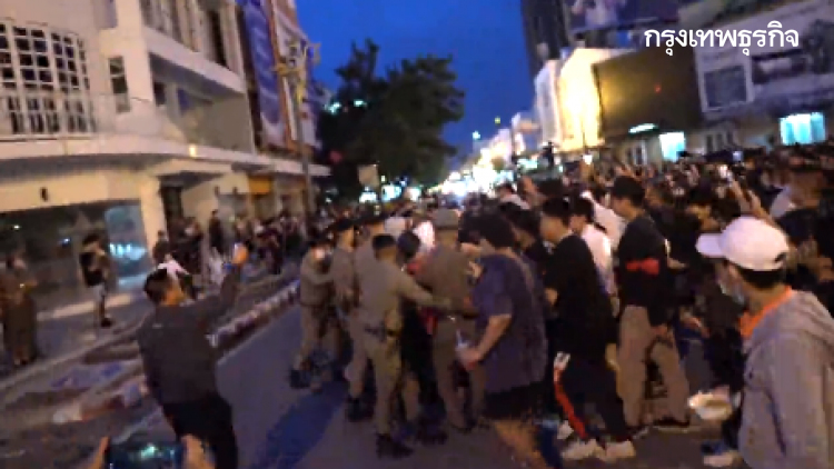 ภาคีนร.-นศ. เคลื่อนขบวนเข้าเมืองขอนแก่น เรียกร้องปล่อยตัวแกนนำ จี้นายกฯลาออก