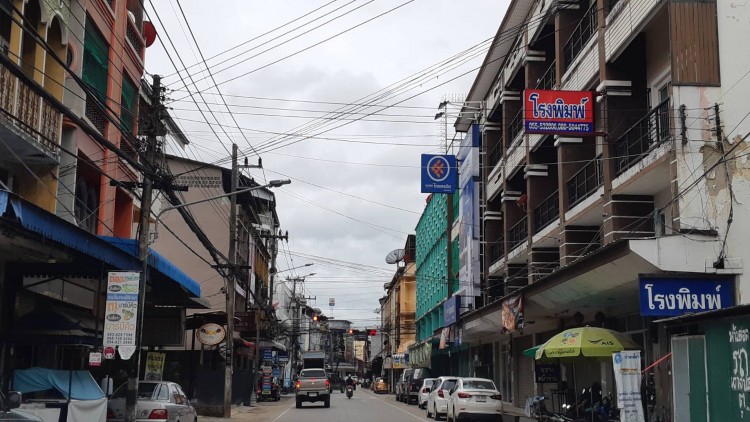 'แม่สอด' ยกการ์ดสูง ผู้ว่าฯ ถกแผนจัดระเบียบขนสินค้าไทย-เมียนมา สกัดโควิด