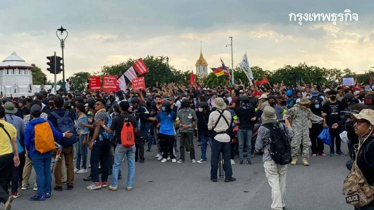 ขอศาลออกหมายจับอีก 1 ราย ประทุษร้ายต่อเสรีภาพ ‘ราชินี’