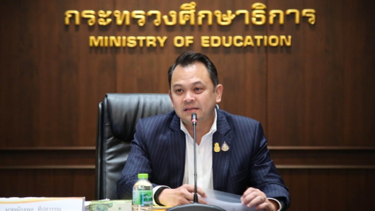 “เสมา1”ลุยแก้ปัญหา ยกครูบุคลากรทรงคุณค่า