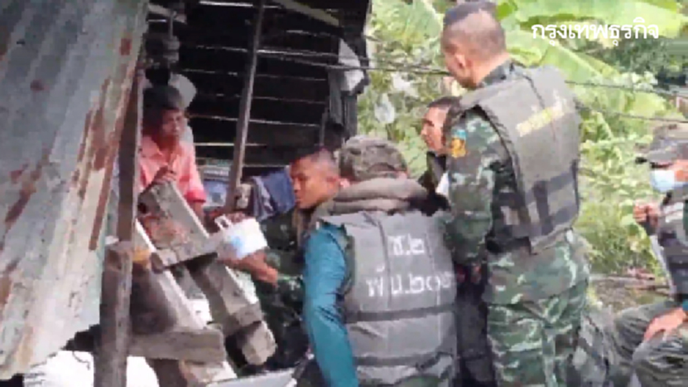 'บัวขาว' พร้อมกำลังพล ทภ.2 ลุยให้กำลังใจ ช่วยผู้ประสบภัยน้ำท่วมพิมาย