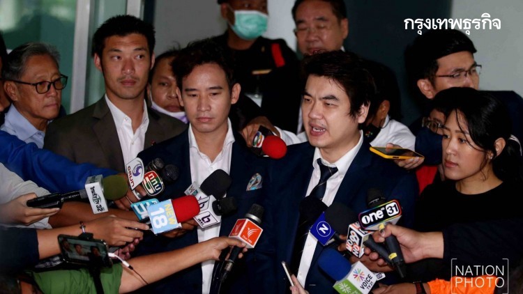 ศาลปล่อยตัวชั่วคราว 'ธนาธร-ปิยบุตร-ช่อ -พิธา' คดี 'แฟลชม็อบ' นัดไต่สวน 22 ธ.ค.