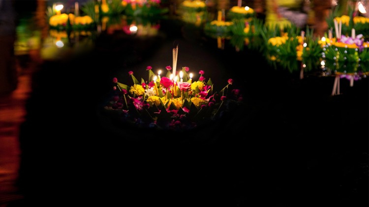 จันทร์กระจ่างกับกระทงแห่งความหวัง