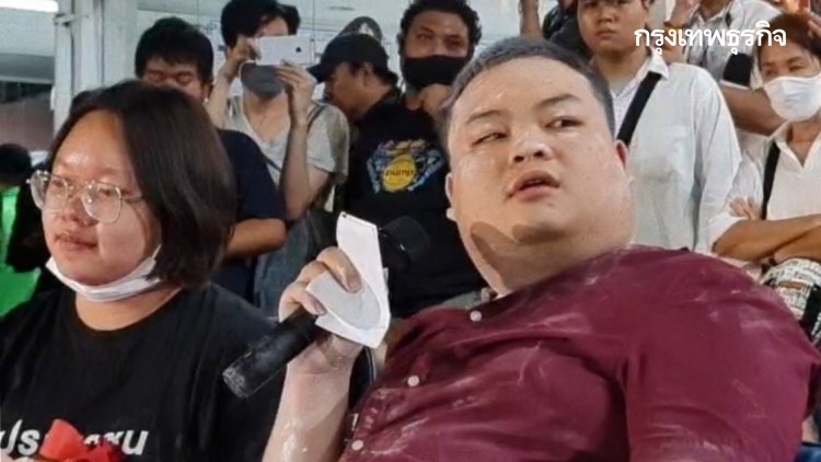 'เพนกวิน' ประกาศหน้าสน.ประชาชื่นยืนยันสู้ต่อ จับตากองทัพรัฐประหาร