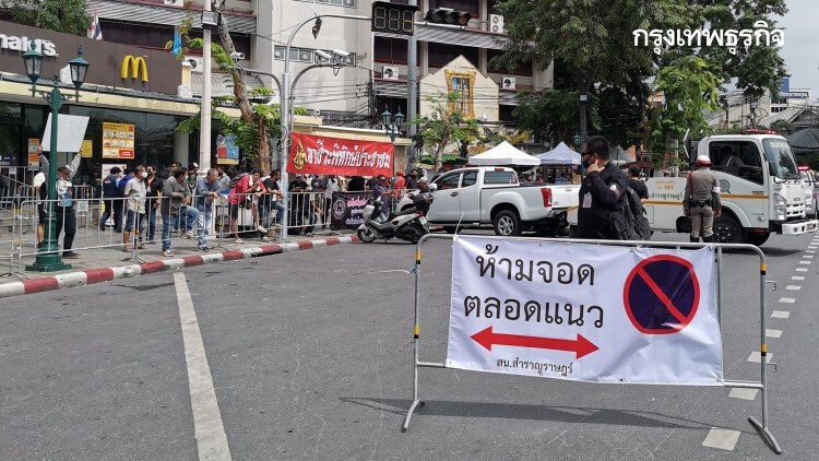 "2ม็อบ" รวมตัว อนุสาวรีย์ประชาธิปไตย "2สน." พร้อมดูแล-กันเหตุกระทบกระทั่ง