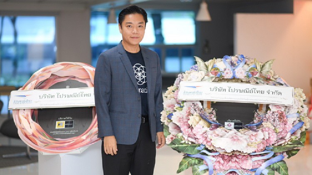 พวงหรีดสานบุญ จากกระดาษรีไซเคิล