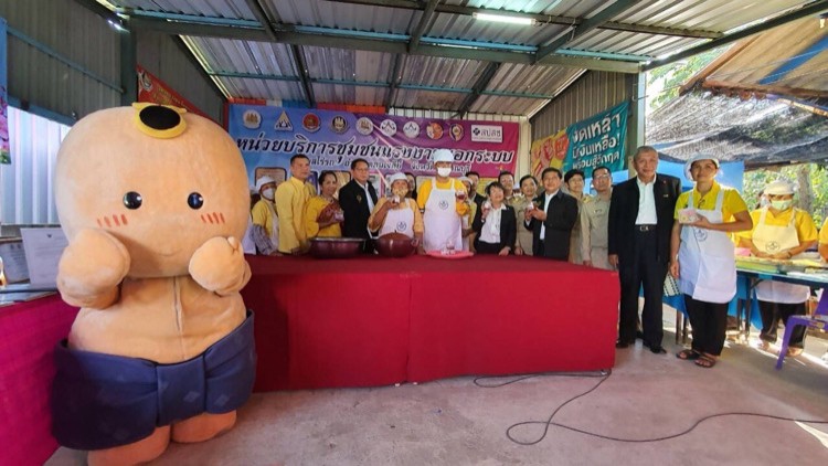 ผู้ประกอบการสุพรรณบุรีขอรัฐหนุนสินค้าไทย