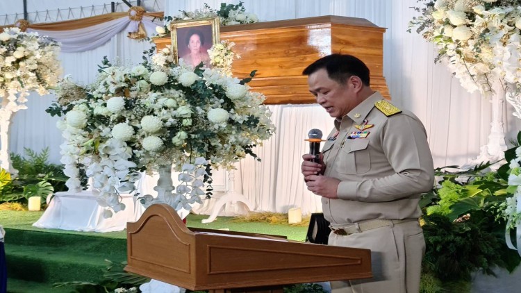 รองนายกฯ 'อนุทิน' ประธานสวดอภิธรรรม-เก็บศพ คุณแม่สนิท มารดา 'บุญลือ' นักการเมือง คนดังแห่ร่วมงาน