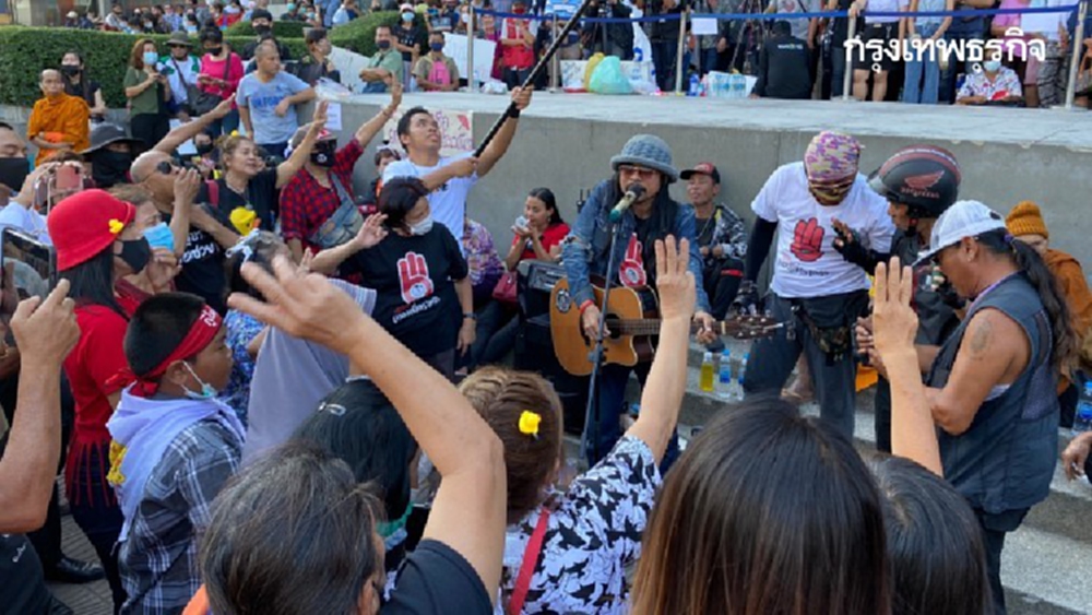 'ม็อบ' ประกาศ เคลื่อนขบวนจาก 'อิมพีเรียล สำโรง' ปิด'แยกบางนา' 19.00 น.