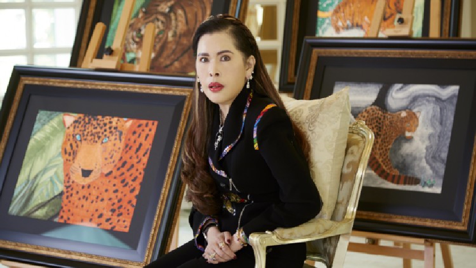 สมเด็จเจ้าฟ้าฯ กรมพระศรีสวางควัฒนฯ เจ้าฟ้าพระองค์แรกของพระราชวงศ์ไทย ที่ทรงสำเร็จการศึกษาปริญญาเอกด้านศิลปะ