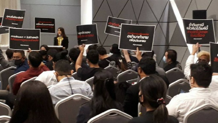 ผู้ประกอบการโวย รัฐประกาศห้ามขายเครื่องดื่มแอลกอฮอล์ทางอิเล็กทรอนิกส์ 