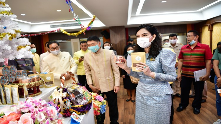 ชูแนวคิด'ส่งความสุข.. จากใจสินค้าสหกรณ์' คัดสินค้าลงกระเช้าปีใหม่