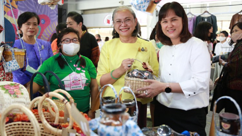 Gift to Give มหกรรมของขวัญถูกใจ...ได้บุญ