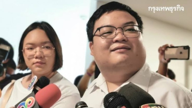 'เพนกวิน-รุ้ง' ออกแถลงการณ์ จี้ยกเลิก ม.112 ยุติดำเนินคดีผู้ชุมนุม