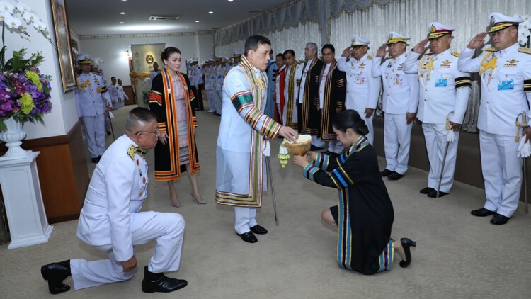 'ในหลวง' พระราชทานปริญญาบัตร มรภ.กำแพงเพชร