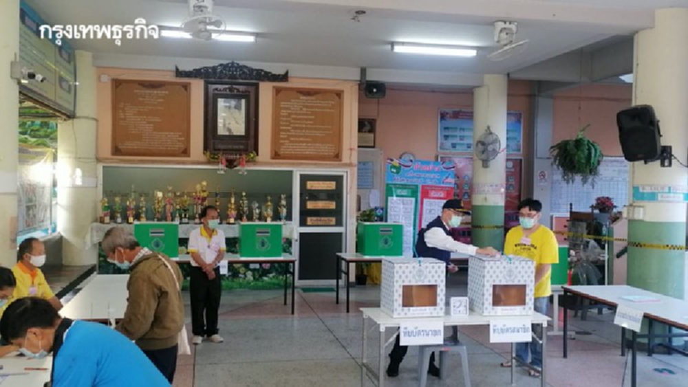 พ่อเมืองลำปางใช้สิทธิ 'เลือกตั้ง อบจ.' คนแรก กำชับยกการ์ดสู้โควิด