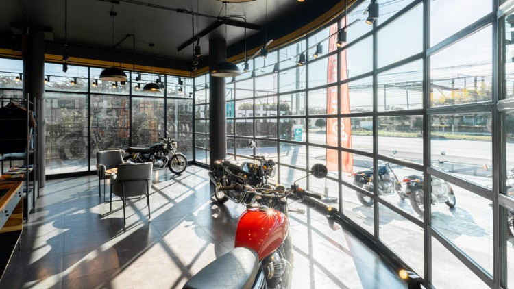 รอยัล เอนฟิลด์ ผุด 'สตูดิโอ โสตร์' หัวกิน