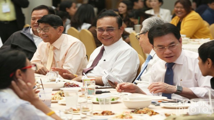รัฐบาลเรียกความเชื่อมั่น เสริฟ’กุ้ง’ครม.วันนี้