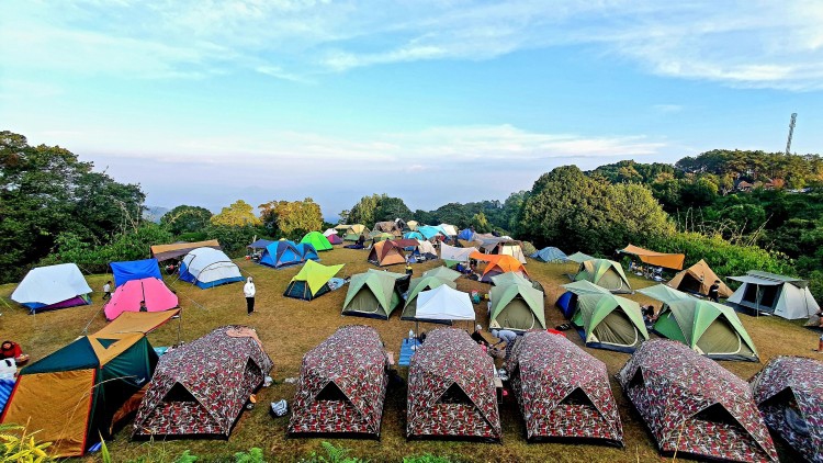 'วันปีใหม่' เชียงใหม่ แห่เที่ยวดอยจัดทำบุญตักบาตร สัมผัส 'อุณหภูมิ' ใกล้เลข 0