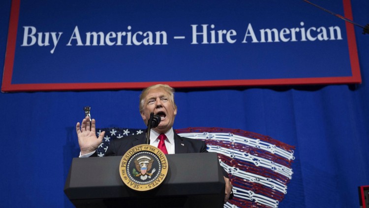 ‘ทรัมป์’ขยายเวลาระงับวีซ่าทำงาน-กรีนการ์ด 