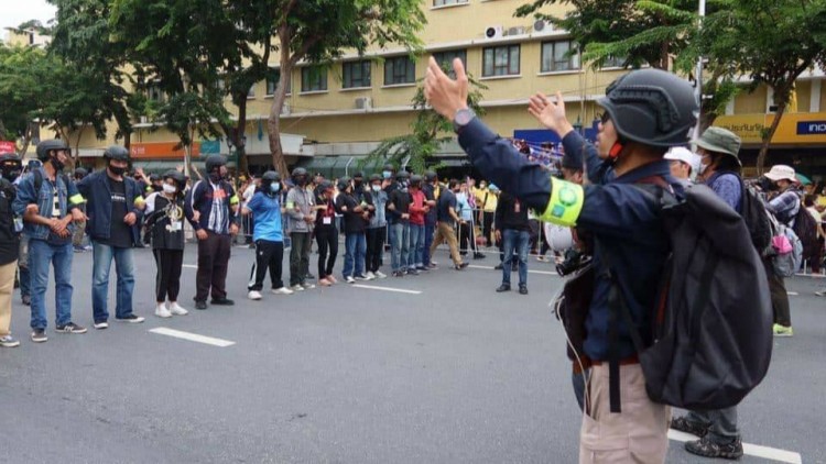  '14 แกนนำ wevo ' รอดคุก ศาลอนุญาตให้ประกันตัว