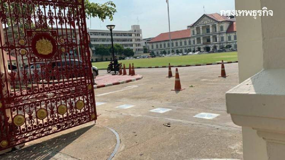 'กักตัวกำลังพล - บิ๊กคลีนนิ้ง' กองทัพบก หลังอดีตข้าราชการป่วย 'โควิด' ติดต่อราชการ 