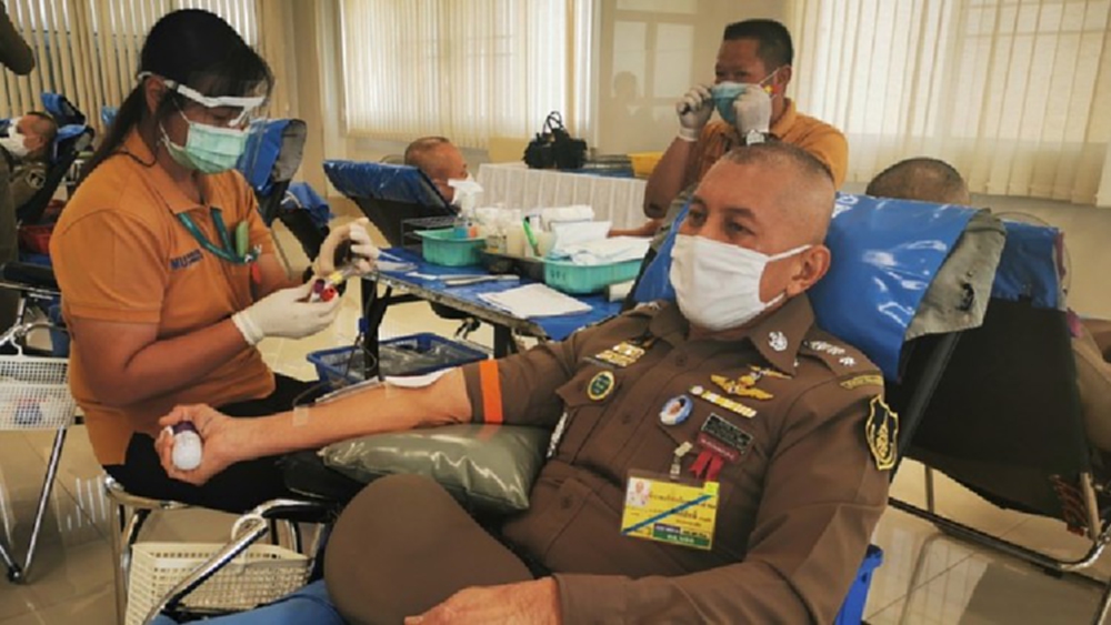 ข้าราชบริพารหน่วยราชการในพระองค์ ร่วมบริจาคโลหิตในภาวะขาดแคลน