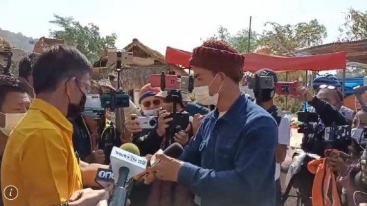 'ลุงพล' ถูกวิจารณ์หนัก! นักข่าวเปิดใจโดนคุกคาม ผลักไหล่-บีบคอ-ทุบหลัง